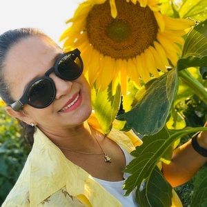 Meet your Posher, Rina